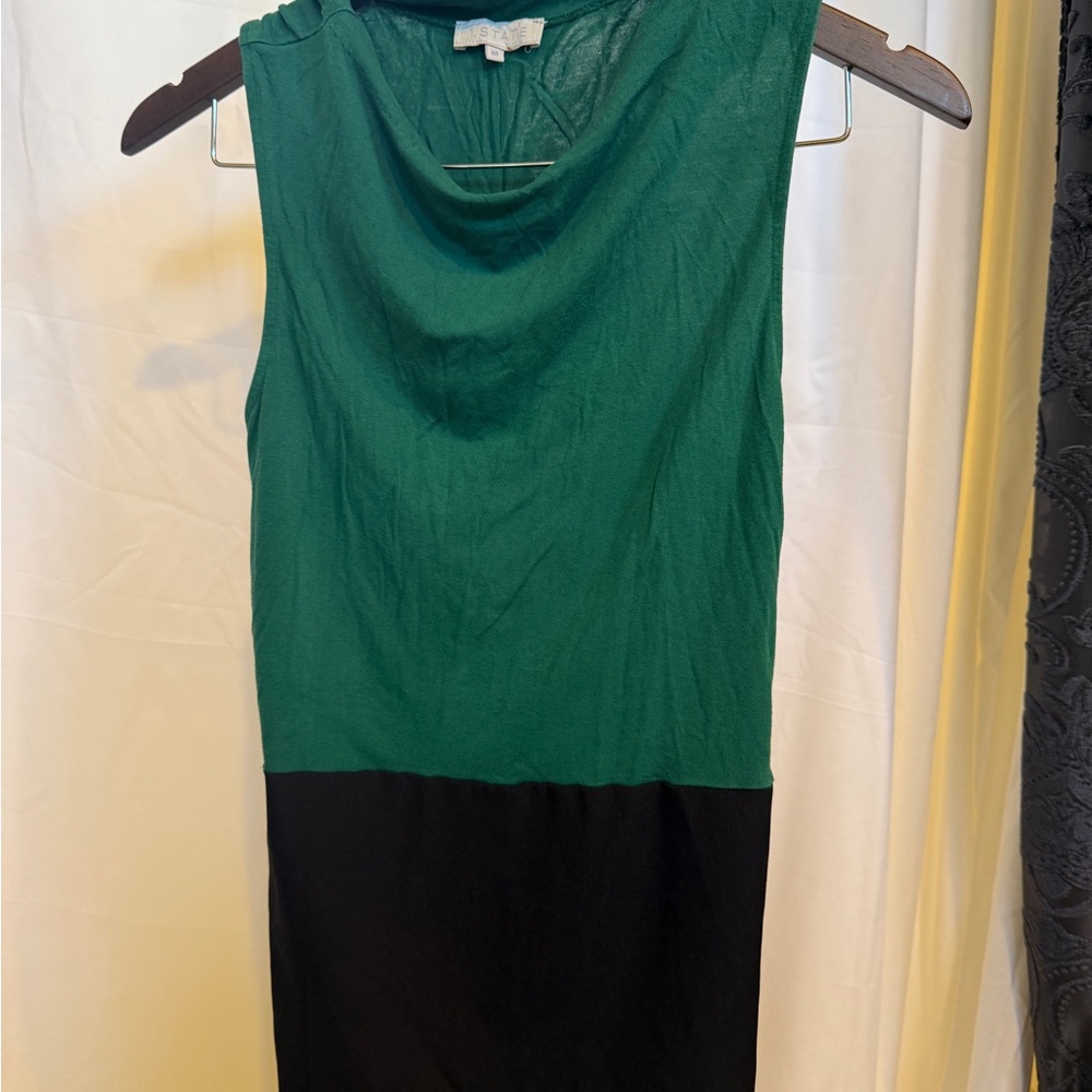 Elegant Green and Black Sleeveless Blouse